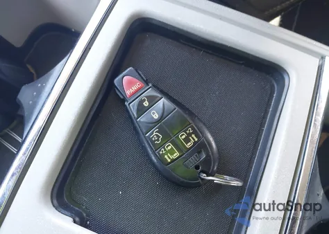 2013 Chrysler Town & Country Touring z USA, uszkodzony, nr VIN 2C4RC1BG7DR657193